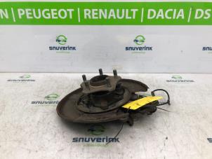 Gebruikte Asschenkel links-achter Renault Koleos I 2.5 16V 4x4 Prijs op aanvraag aangeboden door Snuverink Autodemontage