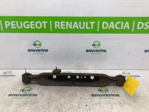 Gebruikte Draagarm rechts-achter Renault Koleos I 2.5 16V 4x4 Prijs op aanvraag aangeboden door Snuverink Autodemontage