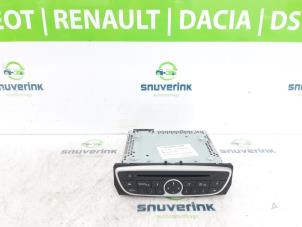 Gebruikte Radio Renault Scénic III (JZ) 2.0 16V CVT Prijs op aanvraag aangeboden door Snuverink Autodemontage