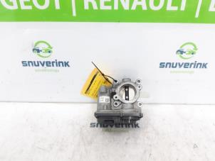 Gebruikte Gasklephuis Renault Clio IV (5R) 0.9 Energy TCE 90 12V Prijs € 29,99 Margeregeling aangeboden door Snuverink Autodemontage