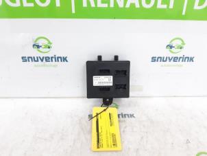 Gebruikte Module Bodycontrol Renault Clio IV (5R) 0.9 Energy TCE 90 12V Prijs € 63,00 Margeregeling aangeboden door Snuverink Autodemontage