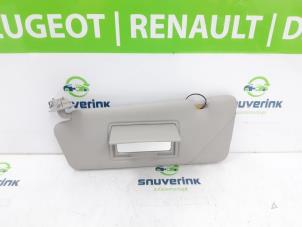 Gebruikte Zonneklep Renault Clio IV (5R) 0.9 Energy TCE 90 12V Prijs € 20,00 Margeregeling aangeboden door Snuverink Autodemontage