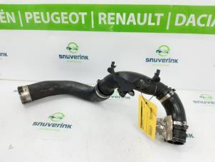 Gebruikte Intercooler Slang Renault Clio IV (5R) 0.9 Energy TCE 90 12V Prijs € 31,49 Margeregeling aangeboden door Snuverink Autodemontage