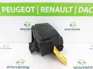 Gebruikte Zekeringkast Renault Clio IV (5R) 0.9 Energy TCE 90 12V Prijs € 25,00 Margeregeling aangeboden door Snuverink Autodemontage