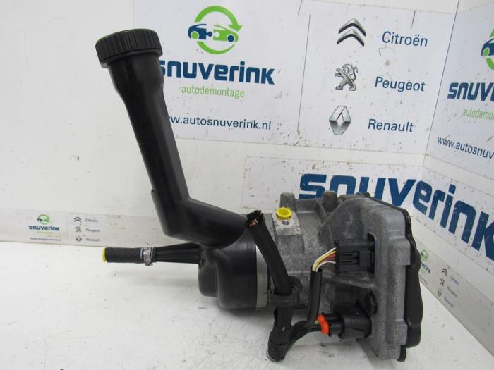 Gebruikte Servopomp Peugeot 308 (4A/C) 1.4 VTI 16V Prijs € 67,49 Margeregeling aangeboden door Snuverink Autodemontage