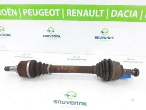 Gebruikte Aandrijfas links-voor Peugeot 308 (4A/C) 1.4 VTI 16V Prijs € 25,00 Margeregeling aangeboden door Snuverink Autodemontage