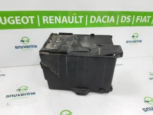 Gebruikte Accubak Peugeot 308 (4A/C) 1.4 VTI 16V Prijs € 31,50 Margeregeling aangeboden door Snuverink Autodemontage