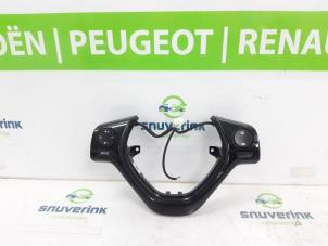 Gebruikte Radiobediening Stuur Peugeot 108 1.0 12V Prijs op aanvraag aangeboden door Snuverink Autodemontage