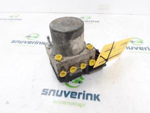 Gebruikte ABS Pomp Renault Master III (FV) 2.3 dCi 145 16V FWD Prijs € 87,11 Inclusief btw aangeboden door Snuverink Autodemontage