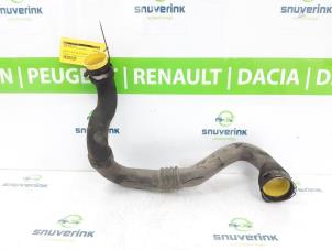 Gebruikte Intercooler Slang Renault Master III (FV) 2.3 dCi 145 16V FWD Prijs € 76,22 Inclusief btw aangeboden door Snuverink Autodemontage