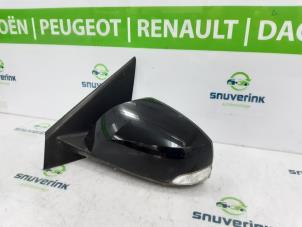 Gebruikte Spiegel Buiten links Renault Laguna III Estate (KT) 1.5 dCi 110 FAP Prijs € 125,00 Margeregeling aangeboden door Snuverink Autodemontage