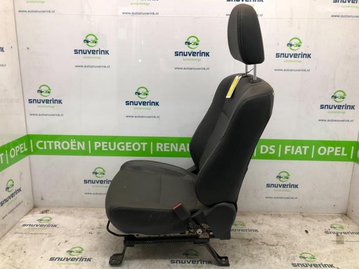 mitsubishi-outlander-stoelen-rechts-voorraad-onderdelenlijn-nl