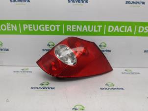 Gebruikte Achterlicht rechts Renault Laguna II Grandtour (KG) 2.2 dCi 150 16V Prijs € 26,00 Margeregeling aangeboden door Snuverink Autodemontage