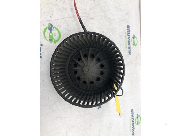 Kachel Ventilatiemotor van een Renault Twingo (C06) 1.2 1999