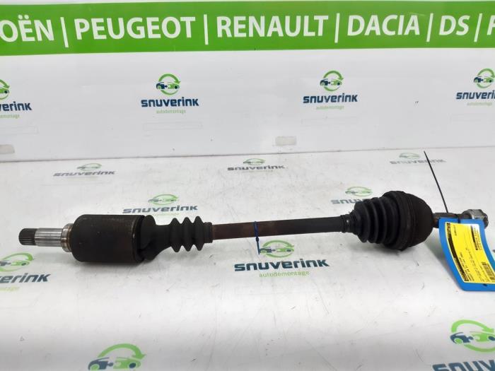 Gebruikte Steekas links-voor Peugeot 106 I 1.1 i XN,XR,XT Prijs € 35,99 Margeregeling aangeboden door Snuverink Autodemontage