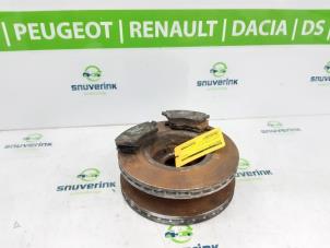 Gebruikte Remschijf voor Renault Clio IV Estate/Grandtour (7R) 0.9 Energy TCE 90 12V Prijs op aanvraag aangeboden door Snuverink Autodemontage