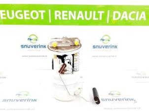 Gebruikte Tank element Pomp Renault Clio IV Estate/Grandtour (7R) 0.9 Energy TCE 90 12V Prijs € 31,49 Margeregeling aangeboden door Snuverink Autodemontage