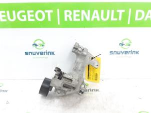 Gebruikte Dynamosteun boven Renault Captur (2R) 0.9 Energy TCE 12V Prijs € 40,00 Margeregeling aangeboden door Snuverink Autodemontage