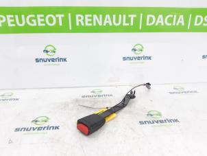 Gebruikte Veiligheidsgordel Insteek links-voor Renault Captur (2R) 0.9 Energy TCE 12V Prijs € 25,00 Margeregeling aangeboden door Snuverink Autodemontage