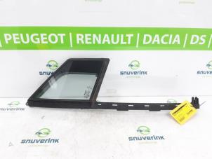 Gebruikte Ruit Driehoek rechts-voor Renault Captur (2R) 0.9 Energy TCE 12V Prijs op aanvraag aangeboden door Snuverink Autodemontage