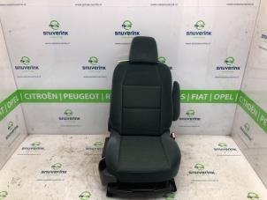 Gebruikte Voorstoel rechts Peugeot 307 SW (3H) 2.0 16V Prijs € 75,00 Margeregeling aangeboden door Snuverink Autodemontage