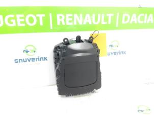 Gebruikte Head-up display Renault Megane IV Estate (RFBK) 1.3 TCE 160 16V Prijs op aanvraag aangeboden door Snuverink Autodemontage