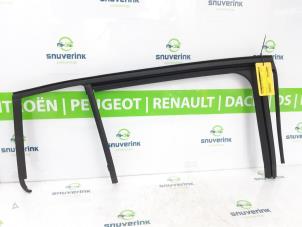 Gebruikte Portierrubber 4Deurs rechts-achter Renault Megane IV Estate (RFBK) 1.3 TCE 160 16V Prijs € 40,00 Margeregeling aangeboden door Snuverink Autodemontage