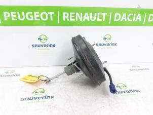 Gebruikte Rembooster Renault Twingo III (AH) 1.0 SCe 70 12V Prijs € 90,00 Margeregeling aangeboden door Snuverink Autodemontage