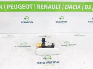 Gebruikte Portiergreep 4Deurs links-voor Renault Twingo III (AH) 1.0 SCe 70 12V Prijs op aanvraag aangeboden door Snuverink Autodemontage