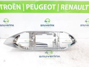 Gebruikte Dashboard deel Peugeot 308 (L3/L8/LB/LH/LP) 1.6 BlueHDi 120 Prijs € 34,98 Margeregeling aangeboden door Snuverink Autodemontage