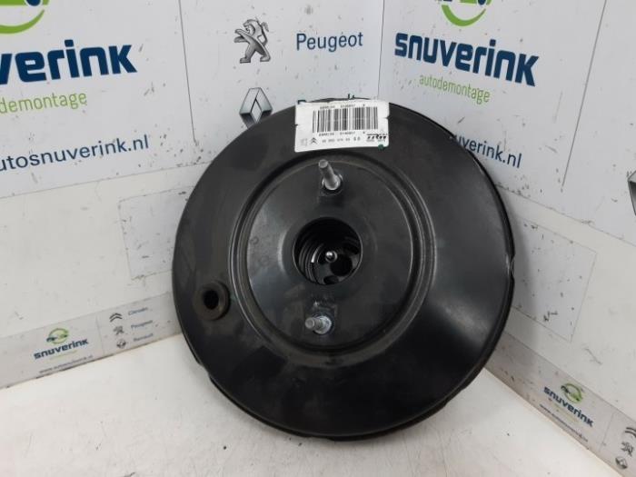 Gebruikte Rembekrachtiger Citroen C4 Cactus (0B/0P) 1.6 Blue Hdi 100 Prijs € 34,99 Margeregeling aangeboden door Snuverink Autodemontage