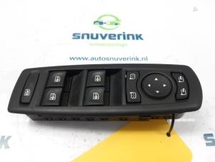 Gebruikte Schakelblok ruiten Renault Scénic III (JZ) 1.5 dCi 110 Prijs € 40,00 Margeregeling aangeboden door Snuverink Autodemontage