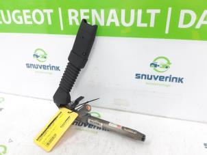 Gebruikte Veiligheidsgordel Insteek links-voor Renault Kadjar (RFEH) 1.3 TCE 140 FAP 16V Prijs € 100,00 Margeregeling aangeboden door Snuverink Autodemontage