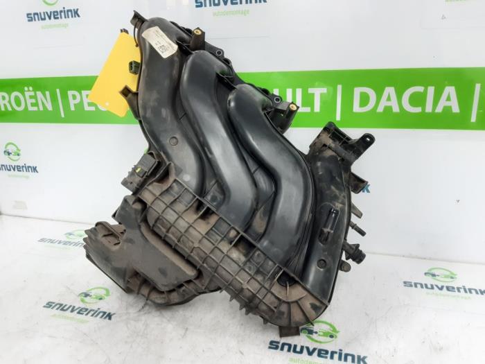 Gebruikte Spruitstuk Inlaat Renault Twingo III (AH) 1.0 SCe 70 12V Prijs € 30,60 Margeregeling aangeboden door Snuverink Autodemontage