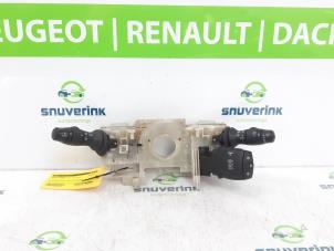 Gebruikte Stuurkolomschakelaar Renault Megane III Coupe (DZ) 1.4 16V TCe 130 Prijs € 60,00 Margeregeling aangeboden door Snuverink Autodemontage