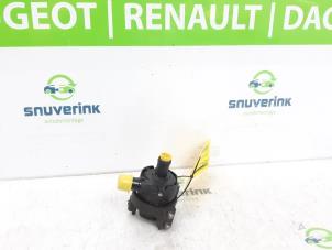 Gebruikte Koelvloeistof pomp Renault Megane IV Estate (RFBK) 1.3 TCE 160 16V Prijs € 40,00 Margeregeling aangeboden door Snuverink Autodemontage