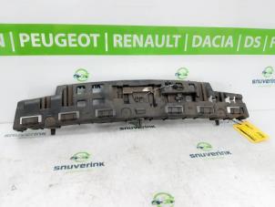 Gebruikte Bumpersteun midden-achter Renault Megane III Berline (BZ) 1.4 16V TCe 130 Prijs € 36,00 Margeregeling aangeboden door Snuverink Autodemontage