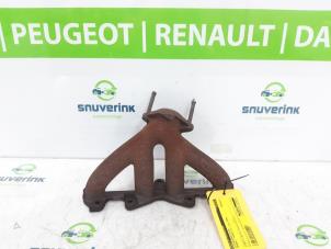 Gebruikte Uitlaatspruitstuk Renault Twingo II (CN) 1.2 Prijs € 30,00 Margeregeling aangeboden door Snuverink Autodemontage