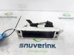 Gebruikte Display Interieur Peugeot 307 CC (3B) 2.0 16V Prijs € 40,00 Margeregeling aangeboden door Snuverink Autodemontage