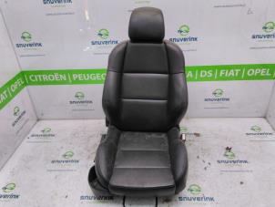 Gebruikte Voorstoel rechts Peugeot 307 CC (3B) 2.0 16V Prijs € 125,00 Margeregeling aangeboden door Snuverink Autodemontage