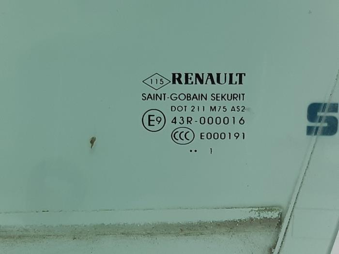 Portierruit 4Deurs links-voor van een Renault Megane IV Estate (RFBK) 1.3 TCE 160 16V 2021