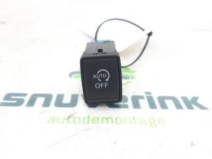 Gebruikte Start/Stop schakelaar Nissan Qashqai (J11) 1.2 DIG-T 16V Prijs € 30,00 Margeregeling aangeboden door Snuverink Autodemontage