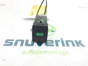 Gebruikte Schakelaar Nissan Qashqai (J11) 1.2 DIG-T 16V Prijs € 30,00 Margeregeling aangeboden door Snuverink Autodemontage