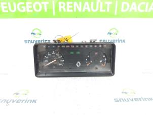 Gebruikte Instrumentenpaneel Renault Trafic Prijs op aanvraag aangeboden door Snuverink Autodemontage