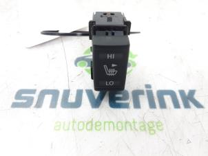 Gebruikte Stoelverwarmings Schakelaar Nissan Qashqai (J11) 1.2 DIG-T 16V Prijs € 30,00 Margeregeling aangeboden door Snuverink Autodemontage