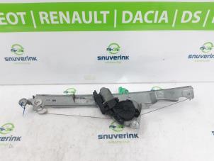 Gebruikte Ruitmechaniek 4Deurs links-voor Renault Scénic II (JM) 1.6 16V Prijs € 45,00 Margeregeling aangeboden door Snuverink Autodemontage