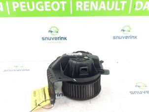 Gebruikte Aanjager Renault Scénic II (JM) 1.6 16V Prijs € 35,00 Margeregeling aangeboden door Snuverink Autodemontage