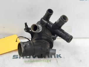 Gebruikte Thermostaathuis Renault Captur (2R) 1.2 TCE 16V EDC Prijs € 40,00 Margeregeling aangeboden door Snuverink Autodemontage