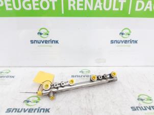 Gebruikte Injector brug Renault Captur (2R) 1.2 TCE 16V EDC Prijs € 69,99 Margeregeling aangeboden door Snuverink Autodemontage