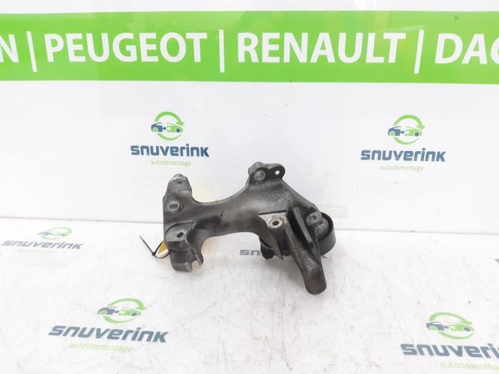 Gebruikte Dynamosteun boven Renault Captur I (2R) 1.2 TCE 16V EDC Prijs € 34,98 Margeregeling aangeboden door Snuverink Autodemontage